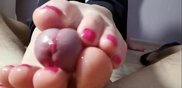  18enne italiana masturba con i piedi il cazzo di un amico